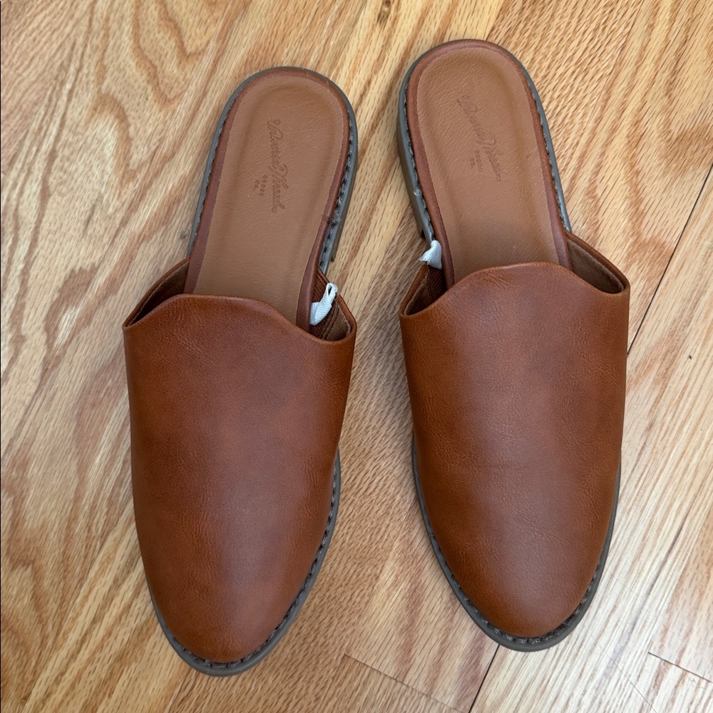 NWOT UNIVERSAL THREAD Brown Faux Leather Slip-On Shoes Size 6.5